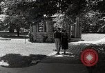 Image étudiant japonais habituates lui-même à la vie universitaire Bloomington Indiana USA, 1951, de la seconde 28 séquences d'archives historiques vidéo 65675025242