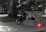 Image étudiant japonais habituates lui-même à la vie universitaire Bloomington Indiana USA, 1951, de la seconde 29 séquences d'archives historiques vidéo 65675025242