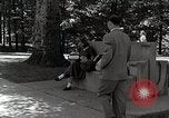 Image étudiant japonais habituates lui-même à la vie universitaire Bloomington Indiana USA, 1951, de la seconde 30 séquences d'archives historiques vidéo 65675025242