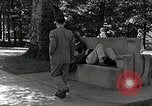 Image étudiant japonais habituates lui-même à la vie universitaire Bloomington Indiana USA, 1951, de la seconde 31 séquences d'archives historiques vidéo 65675025242