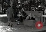 Image étudiant japonais habituates lui-même à la vie universitaire Bloomington Indiana USA, 1951, de la seconde 32 séquences d'archives historiques vidéo 65675025242