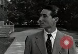 Image étudiant japonais habituates lui-même à la vie universitaire Bloomington Indiana USA, 1951, de la seconde 37 séquences d'archives historiques vidéo 65675025242