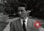 Image étudiant japonais habituates lui-même à la vie universitaire Bloomington Indiana USA, 1951, de la seconde 38 séquences d'archives historiques vidéo 65675025242