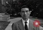 Image étudiant japonais habituates lui-même à la vie universitaire Bloomington Indiana USA, 1951, de la seconde 39 séquences d'archives historiques vidéo 65675025242