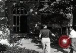 Image étudiant japonais habituates lui-même à la vie universitaire Bloomington Indiana USA, 1951, de la seconde 44 séquences d'archives historiques vidéo 65675025242