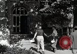 Image étudiant japonais habituates lui-même à la vie universitaire Bloomington Indiana USA, 1951, de la seconde 45 séquences d'archives historiques vidéo 65675025242