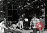 Image étudiant japonais habituates lui-même à la vie universitaire Bloomington Indiana USA, 1951, de la seconde 46 séquences d'archives historiques vidéo 65675025242