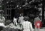 Image étudiant japonais habituates lui-même à la vie universitaire Bloomington Indiana USA, 1951, de la seconde 47 séquences d'archives historiques vidéo 65675025242