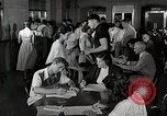 Image étudiant japonais habituates lui-même à la vie universitaire Bloomington Indiana USA, 1951, de la seconde 54 séquences d'archives historiques vidéo 65675025242