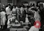 Image étudiant japonais habituates lui-même à la vie universitaire Bloomington Indiana USA, 1951, de la seconde 58 séquences d'archives historiques vidéo 65675025242