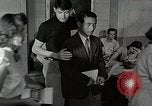 Image étudiant japonais habituates lui-même à la vie universitaire Bloomington Indiana USA, 1951, de la seconde 60 séquences d'archives historiques vidéo 65675025242