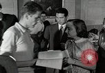 Image étudiant japonais habituates lui-même à la vie universitaire Bloomington Indiana USA, 1951, de la seconde 61 séquences d'archives historiques vidéo 65675025242