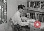 Image étudiant japonais répond à un professeur d'université Bloomington Indiana USA, 1951, de la seconde 25 séquences d'archives historiques vidéo 65675025243