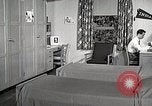 Image étudiant japonais répond à un professeur d'université Bloomington Indiana USA, 1951, de la seconde 31 séquences d'archives historiques vidéo 65675025243