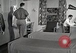 Image étudiant japonais répond à un professeur d'université Bloomington Indiana USA, 1951, de la seconde 33 séquences d'archives historiques vidéo 65675025243