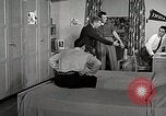 Image étudiant japonais répond à un professeur d'université Bloomington Indiana USA, 1951, de la seconde 37 séquences d'archives historiques vidéo 65675025243