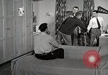 Image étudiant japonais répond à un professeur d'université Bloomington Indiana USA, 1951, de la seconde 38 séquences d'archives historiques vidéo 65675025243