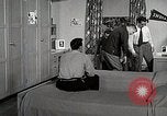 Image étudiant japonais répond à un professeur d'université Bloomington Indiana USA, 1951, de la seconde 41 séquences d'archives historiques vidéo 65675025243