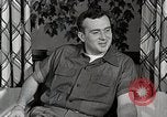 Image étudiant japonais répond à un professeur d'université Bloomington Indiana USA, 1951, de la seconde 44 séquences d'archives historiques vidéo 65675025243