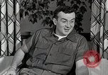 Image étudiant japonais répond à un professeur d'université Bloomington Indiana USA, 1951, de la seconde 46 séquences d'archives historiques vidéo 65675025243