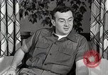 Image étudiant japonais répond à un professeur d'université Bloomington Indiana USA, 1951, de la seconde 49 séquences d'archives historiques vidéo 65675025243