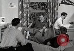 Image étudiant japonais répond à un professeur d'université Bloomington Indiana USA, 1951, de la seconde 54 séquences d'archives historiques vidéo 65675025243