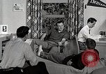 Image étudiant japonais répond à un professeur d'université Bloomington Indiana USA, 1951, de la seconde 55 séquences d'archives historiques vidéo 65675025243