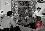 Image étudiant japonais répond à un professeur d'université Bloomington Indiana USA, 1951, de la seconde 56 séquences d'archives historiques vidéo 65675025243