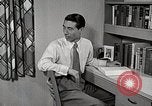 Image étudiant japonais répond à un professeur d'université Bloomington Indiana USA, 1951, de la seconde 61 séquences d'archives historiques vidéo 65675025243