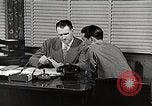 Standbild japanische Studentin joins außerschulische Aktivitäten Bloomington Indiana USA, 1951, aus Sekunde 3 historischem Filmmaterial Videoclip 65675025244