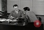 Standbild japanische Studentin joins außerschulische Aktivitäten Bloomington Indiana USA, 1951, aus Sekunde 5 historischem Filmmaterial Videoclip 65675025244