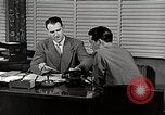 Standbild japanische Studentin joins außerschulische Aktivitäten Bloomington Indiana USA, 1951, aus Sekunde 6 historischem Filmmaterial Videoclip 65675025244