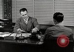 Standbild japanische Studentin joins außerschulische Aktivitäten Bloomington Indiana USA, 1951, aus Sekunde 9 historischem Filmmaterial Videoclip 65675025244