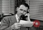 Standbild japanische Studentin joins außerschulische Aktivitäten Bloomington Indiana USA, 1951, aus Sekunde 15 historischem Filmmaterial Videoclip 65675025244