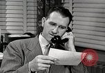 Standbild japanische Studentin joins außerschulische Aktivitäten Bloomington Indiana USA, 1951, aus Sekunde 16 historischem Filmmaterial Videoclip 65675025244