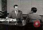 Standbild japanische Studentin joins außerschulische Aktivitäten Bloomington Indiana USA, 1951, aus Sekunde 23 historischem Filmmaterial Videoclip 65675025244