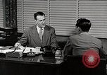 Standbild japanische Studentin joins außerschulische Aktivitäten Bloomington Indiana USA, 1951, aus Sekunde 24 historischem Filmmaterial Videoclip 65675025244