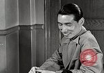 Standbild japanische Studentin joins außerschulische Aktivitäten Bloomington Indiana USA, 1951, aus Sekunde 28 historischem Filmmaterial Videoclip 65675025244