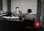 Standbild japanische Studentin joins außerschulische Aktivitäten Bloomington Indiana USA, 1951, aus Sekunde 29 historischem Filmmaterial Videoclip 65675025244