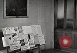 Standbild japanische Studentin joins außerschulische Aktivitäten Bloomington Indiana USA, 1951, aus Sekunde 39 historischem Filmmaterial Videoclip 65675025244