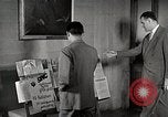 Standbild japanische Studentin joins außerschulische Aktivitäten Bloomington Indiana USA, 1951, aus Sekunde 41 historischem Filmmaterial Videoclip 65675025244