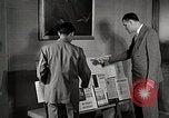 Standbild japanische Studentin joins außerschulische Aktivitäten Bloomington Indiana USA, 1951, aus Sekunde 43 historischem Filmmaterial Videoclip 65675025244