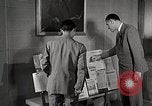 Standbild japanische Studentin joins außerschulische Aktivitäten Bloomington Indiana USA, 1951, aus Sekunde 47 historischem Filmmaterial Videoclip 65675025244