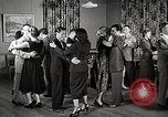 Standbild japanische Studentin joins außerschulische Aktivitäten Bloomington Indiana USA, 1951, aus Sekunde 60 historischem Filmmaterial Videoclip 65675025244