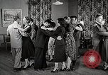 Standbild japanische Studentin joins außerschulische Aktivitäten Bloomington Indiana USA, 1951, aus Sekunde 61 historischem Filmmaterial Videoclip 65675025244