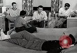Standbild japanische Studentin mit seinem amerikanischen Mitbewohner Bloomington Indiana USA, 1951, aus Sekunde 4 historischem Filmmaterial Videoclip 65675025245