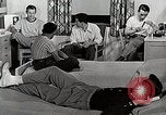 Standbild japanische Studentin mit seinem amerikanischen Mitbewohner Bloomington Indiana USA, 1951, aus Sekunde 6 historischem Filmmaterial Videoclip 65675025245
