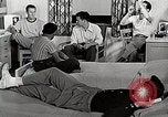 Standbild japanische Studentin mit seinem amerikanischen Mitbewohner Bloomington Indiana USA, 1951, aus Sekunde 7 historischem Filmmaterial Videoclip 65675025245