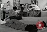 Standbild japanische Studentin mit seinem amerikanischen Mitbewohner Bloomington Indiana USA, 1951, aus Sekunde 16 historischem Filmmaterial Videoclip 65675025245