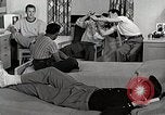 Standbild japanische Studentin mit seinem amerikanischen Mitbewohner Bloomington Indiana USA, 1951, aus Sekunde 17 historischem Filmmaterial Videoclip 65675025245